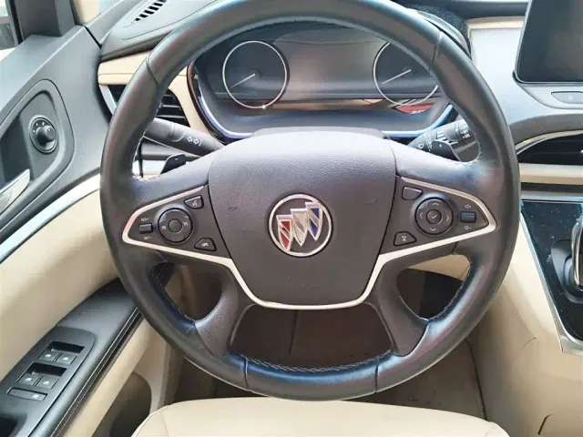 Buick GL8 — Фото автомобиля 2