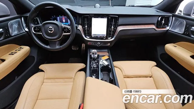 Volvo V60 Cross Country 2nd Gen — Фото автомобиля 7