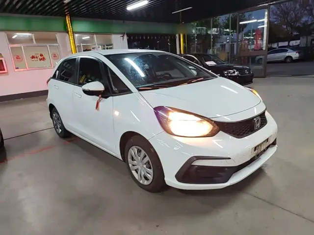 Honda Fit — Фото автомобиля 3