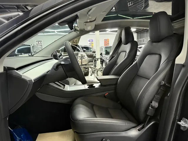 Tesla Model Y — Фото автомобиля 13
