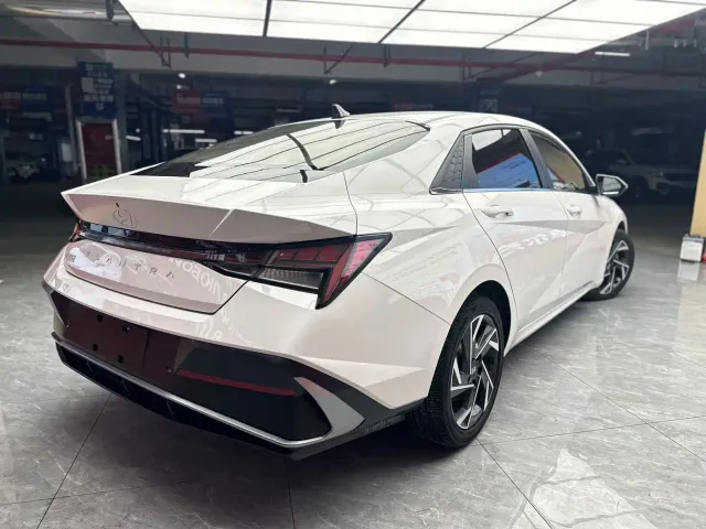 Hyundai Elantra — Фото автомобиля 5