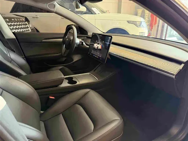 Tesla Model 3 — Фото автомобиля 8