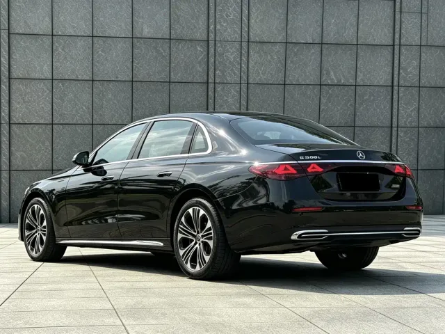 Mercedes-Benz E-Class — Фото автомобиля 15