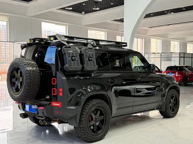 Land Rover Land Rover Defender 2023 Facelift 110 3.0T P400 Dark Special Edition — Фото автомобиля 2