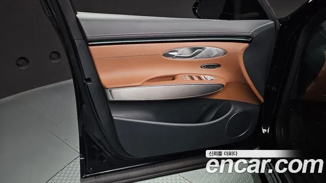 Genesis GV70 — Фото автомобиля 13