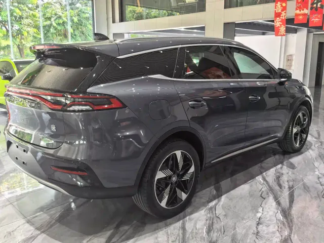 BYD Tang — Фото автомобиля 23
