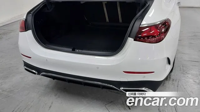 Mercedes-Benz E-Class — Фото автомобиля 16