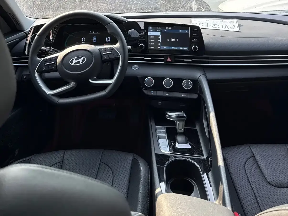 Hyundai Elantra — Фото автомобиля 8