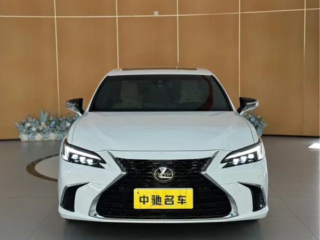 Lexus ES — Фото автомобиля 2