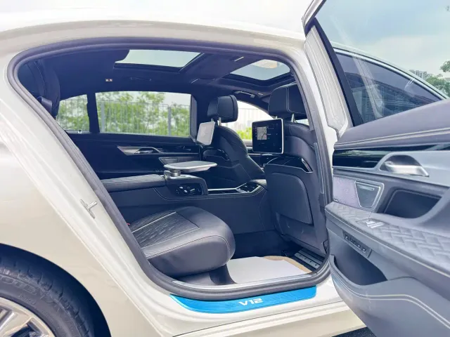 BMW 7 Series — Фото автомобиля 21