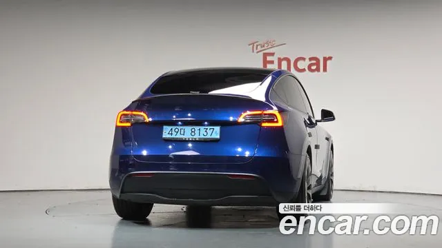 Tesla Model Y — Фото автомобиля 3