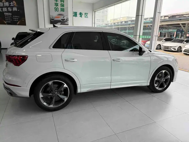 Audi Q3 — Фото автомобиля 11
