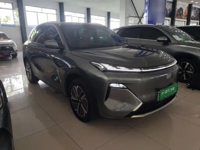 Geely Galaxy Starship 7 EM-i — Фото автомобиля 3