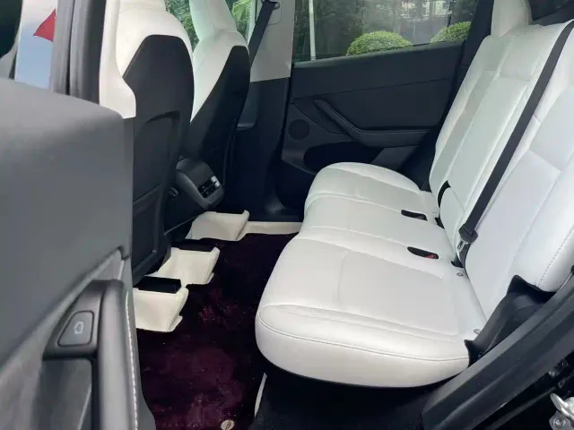 Tesla Model Y — Фото автомобиля 11