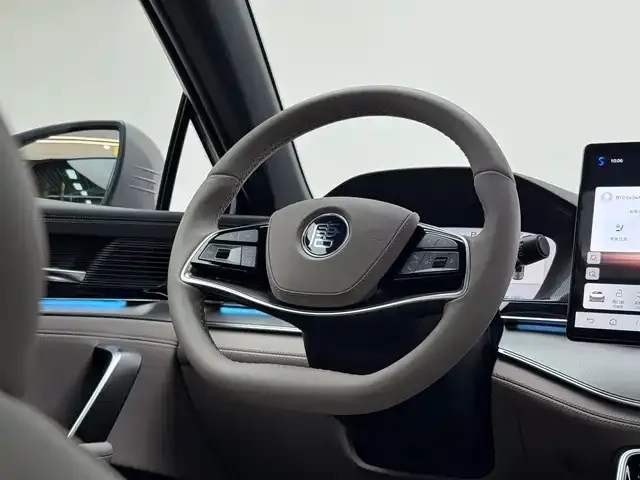 BYD Tang — Фото автомобиля 4