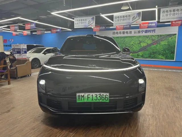 Li Auto L8 — Фото автомобиля 2