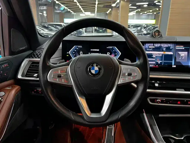 BMW X7 — Фото автомобиля 2