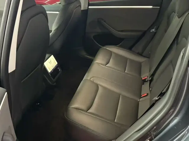 Tesla Model 3 — Фото автомобиля 5