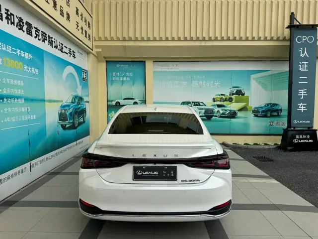 Lexus ES — Фото автомобиля 3