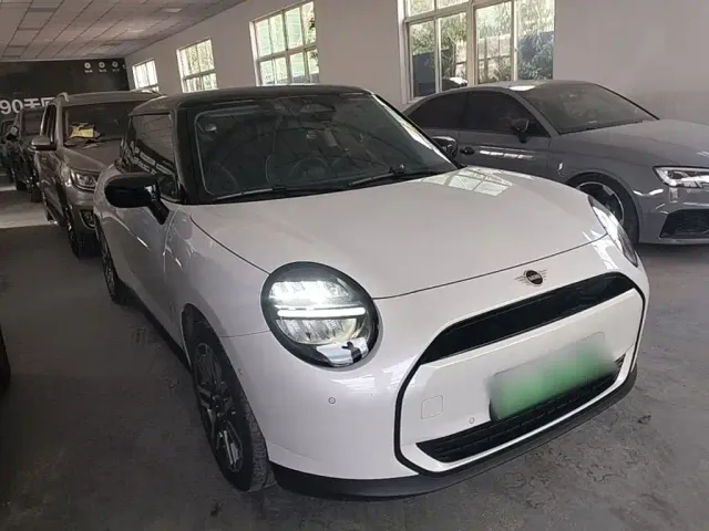 MINI Cooper — Фото автомобиля 3