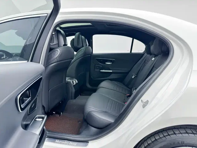 Mercedes-Benz C-Class — Фото автомобиля 19