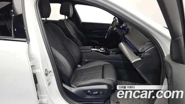 BMW 5 Series G60 — Фото автомобиля 26