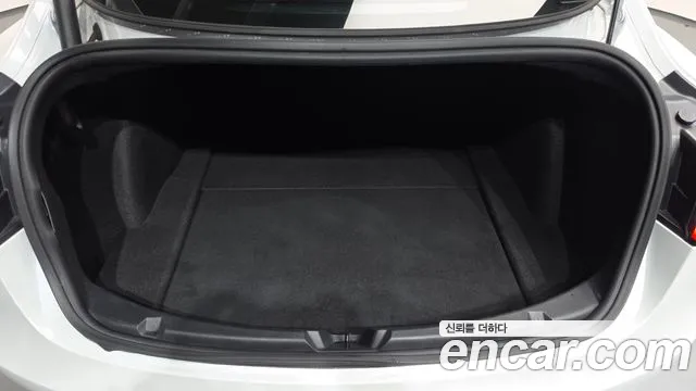 Tesla Model 3 — Фото автомобиля 23