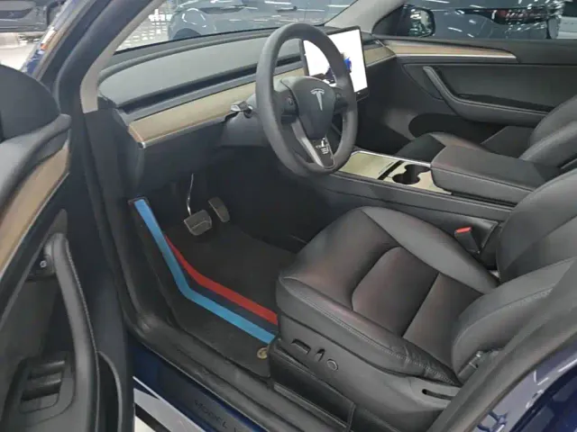 Tesla Model Y — Фото автомобиля 14