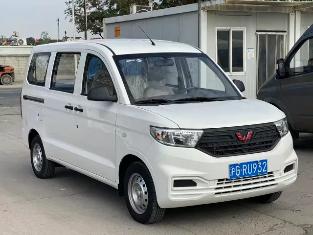 Wuling Hongguang V — Фото автомобиля 3