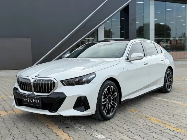 BMW 5 Series — Фото автомобиля 2