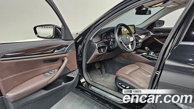 BMW 5 Series G30 — Фото автомобиля 10