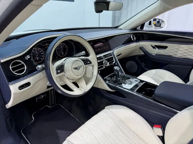 Bentley Flying Spur — Фото автомобиля 6