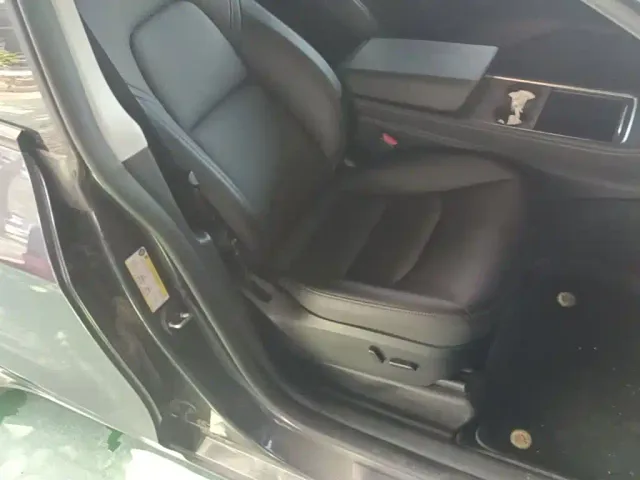 Tesla Model Y — Фото автомобиля 24