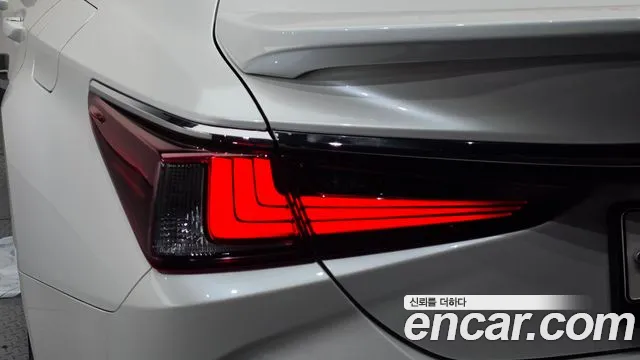 Lexus ES — Фото автомобиля 15
