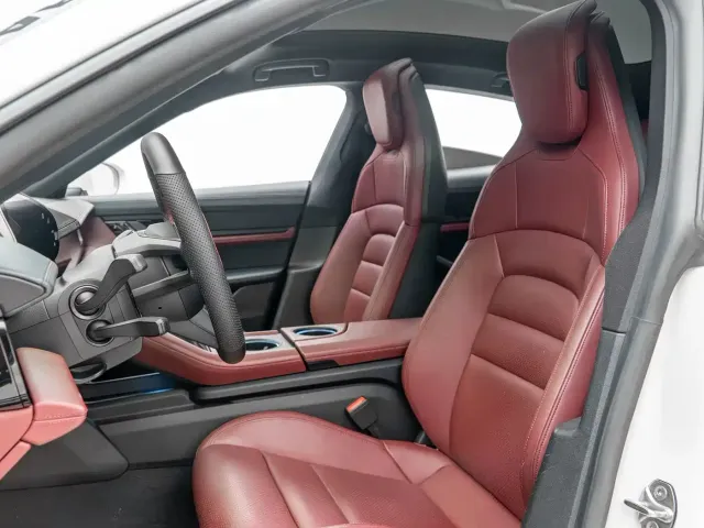 Porsche Taycan — Фото автомобиля 18