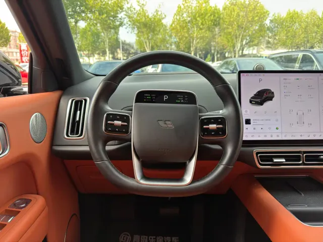 Li Auto L8 — Фото автомобиля 12