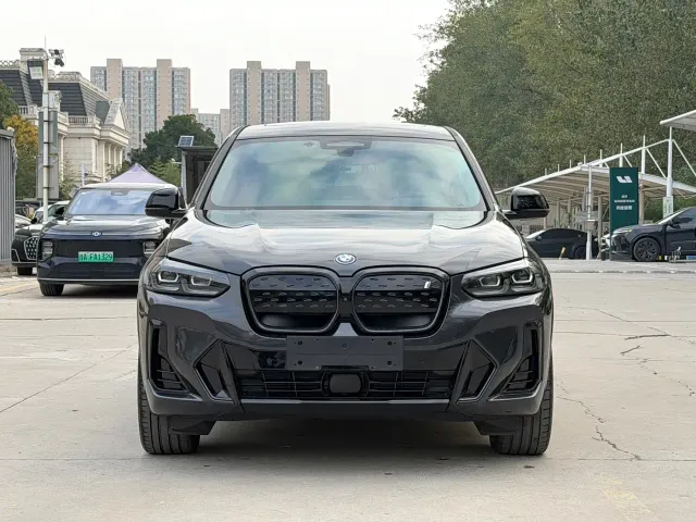 BMW iX3 — Фото автомобиля 2
