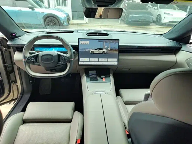 Lynk & Co Z10 — Фото автомобиля 9