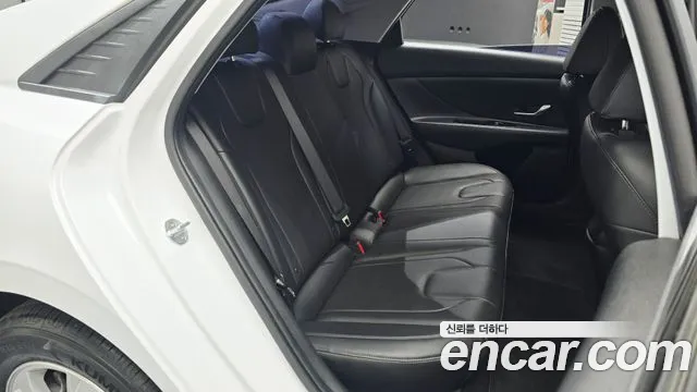Hyundai AVANTE Avante (CN7) — Фото автомобиля 10