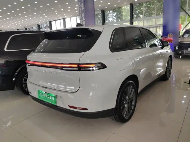 Leapmotor C10 — Фото автомобиля 6