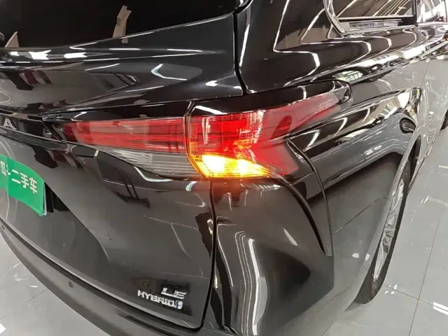 Toyota Sienna — Фото автомобиля 7
