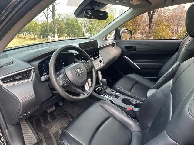 Toyota Corolla Cross — Фото автомобиля 4