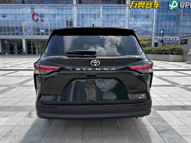 Toyota Sienna — Фото автомобиля 6