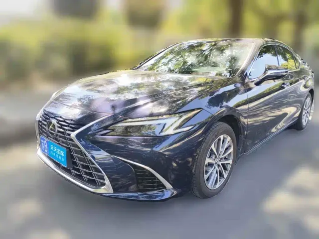 Фотография автомобиля — Lexus ES