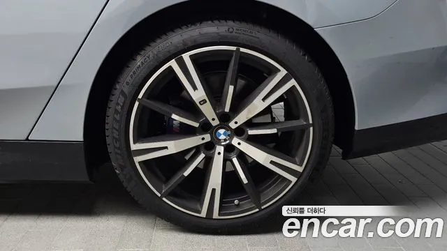 BMW 5-Series 5 серия (G60) — Фото автомобиля 21