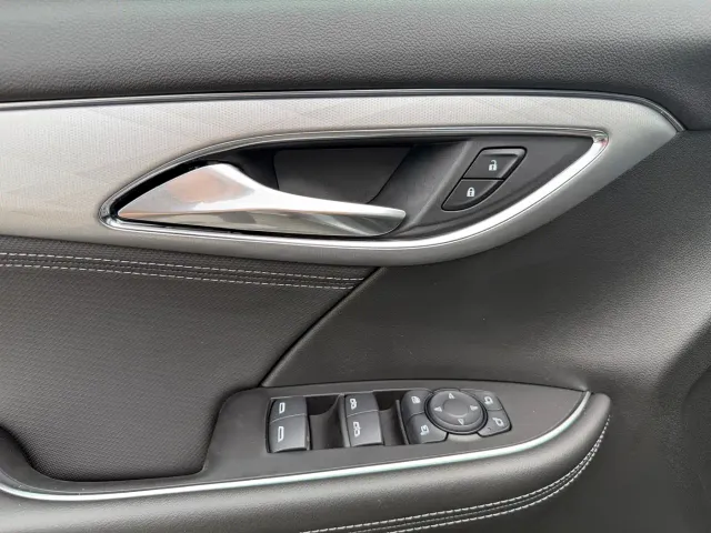 Buick Envision S — Фото автомобиля 9