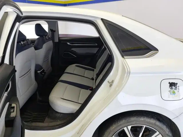 Geely Emgrand — Фото автомобиля 11