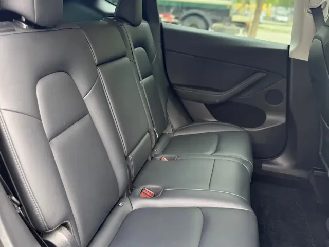 Tesla Model Y — Фото автомобиля 12