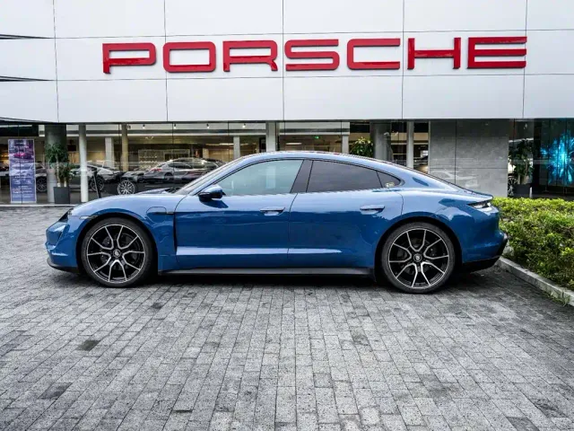 Porsche Taycan — Фото автомобиля 9