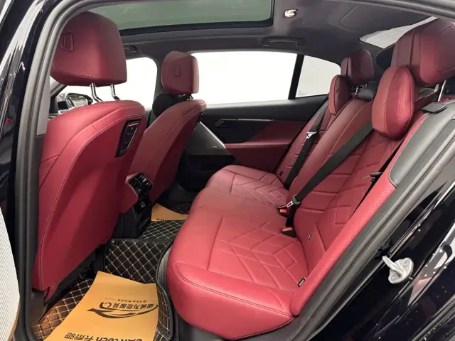 BMW 5 Series — Фото автомобиля 9